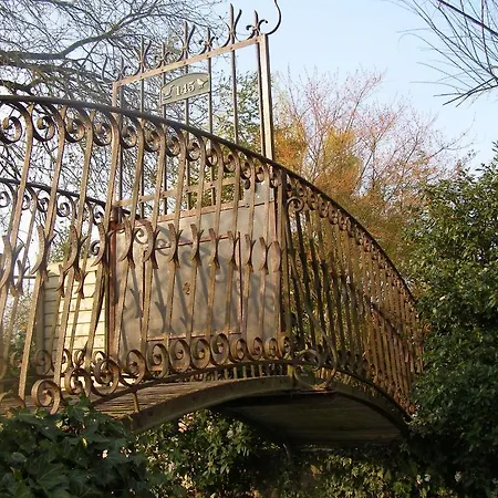 Grange De La Herde Couette-café Camon (Picardy)